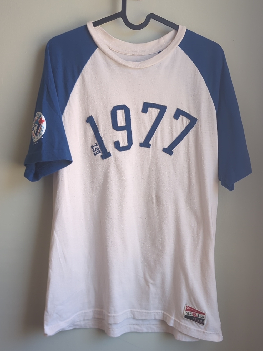 New Era. Toronto Blue Jays. Raglan Sleeve '1977' Tee. Size Medium.